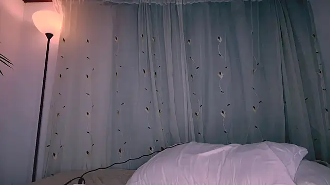 Miiafoxxx live cam