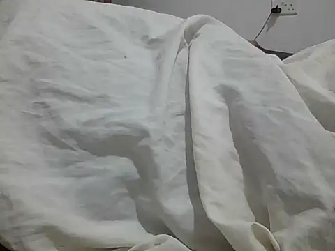 Hot_Loraa live cam on StripChat