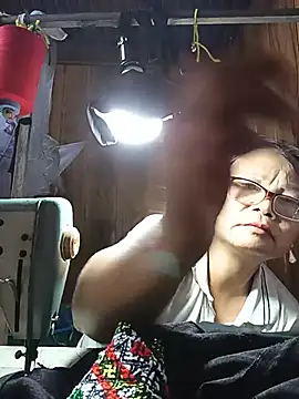 lady-pussy live cam on StripChat