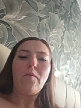 MilaMature live cam on StripChat