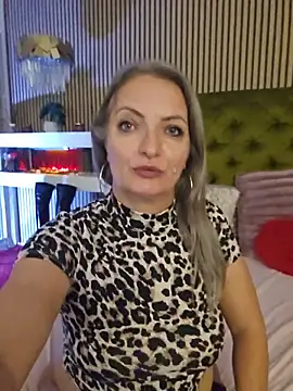 LadyTouch live cam on StripChat
