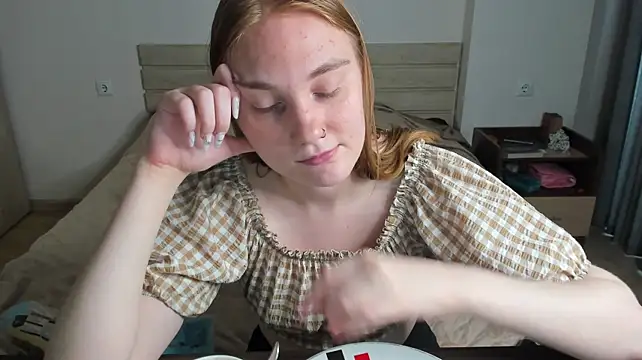ReddHotPipper live cam on StripChat