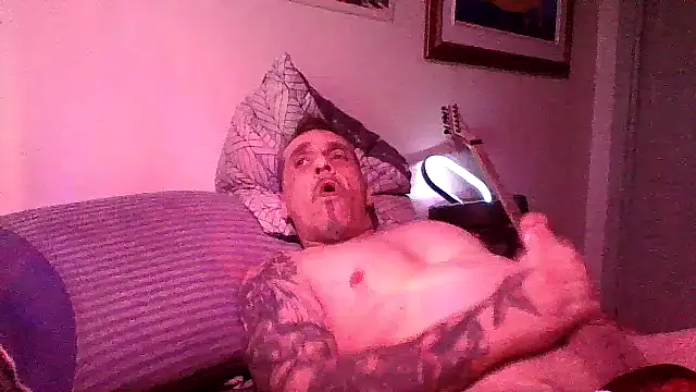 ShiftedSlam live cam on StripChat