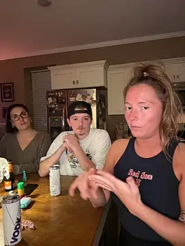 prettymouthpeach live cam on StripChat