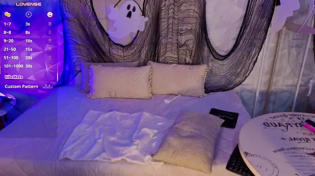 Hinata_98 live cam on StripChat