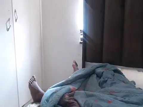 DarkBella20 live cam on StripChat
