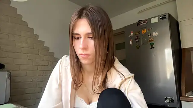 ZaraGuyette live cam on StripChat