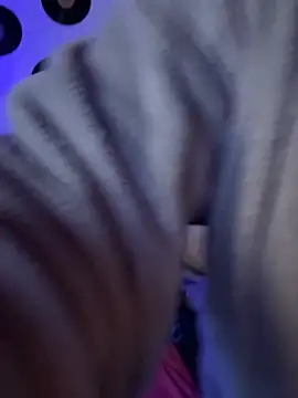 miacanela_xo (F young) - Finger my ass in doggy