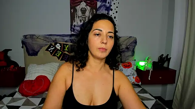Linda_Insatiable live cam on StripChat