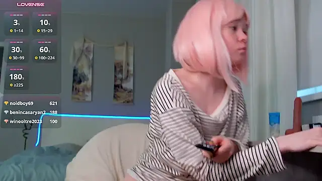 Kellybbface live cam on StripChat
