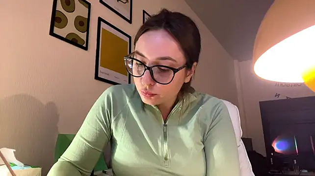 SarahHazelrigg live cam on StripChat