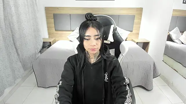 clio_style live cam on StripChat