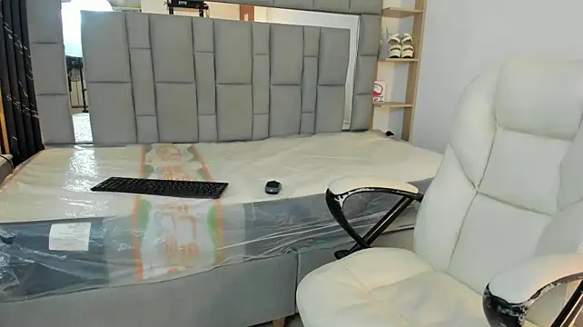 Mikaelaa_ live cam on StripChat