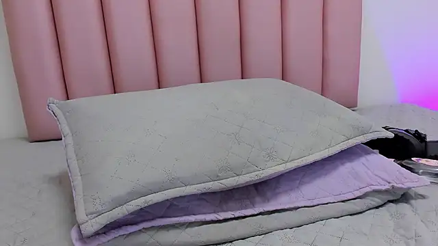 LauAllYours_