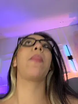 AliceHanz live cam on StripChat