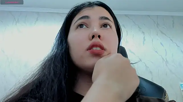 Diara_1an live cam on StripChat