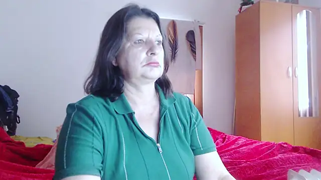 ExtasyMature live cam on StripChat