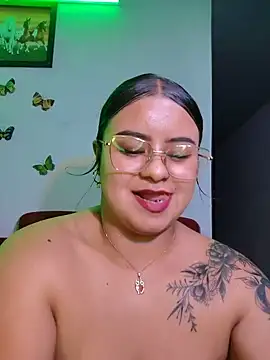 Sexxxy_Lau live sex cam