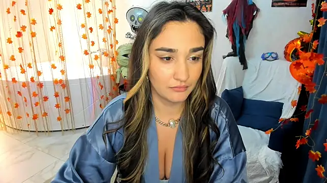 GoldenHeart_1 live cam on StripChat