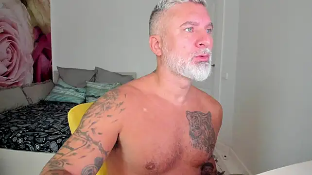 BlowMyXXL live cam preview