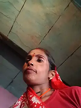 Rinee_suwanee live cam on StripChat