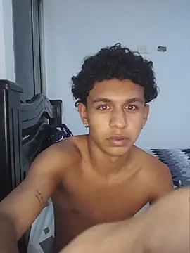 YourCaramelBoy live cam on StripChat