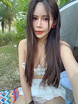 Selenaaaaa- live cam