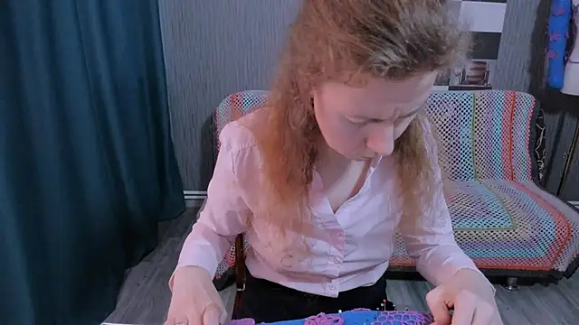 pa1e_pr1ncess (F young) - topless 3 minutes