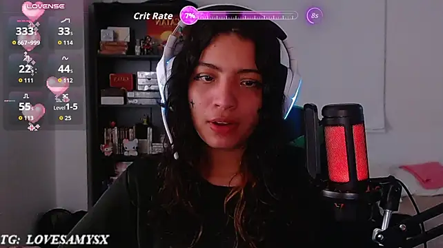 Lovelyamyy live cam on StripChat