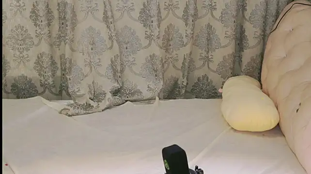 xiaolaopo live cam on StripChat