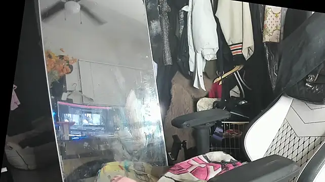 Motherbigbus live cam on StripChat