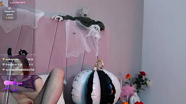 DeniseSun live cam on StripChat