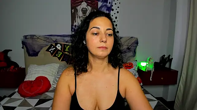 Linda_Insatiable live cam on StripChat