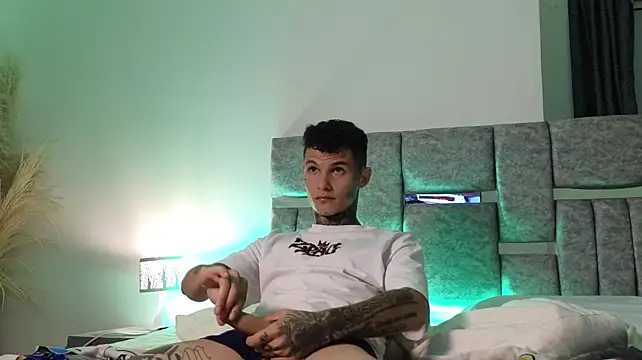 Paulo_527 live cam on StripChat
