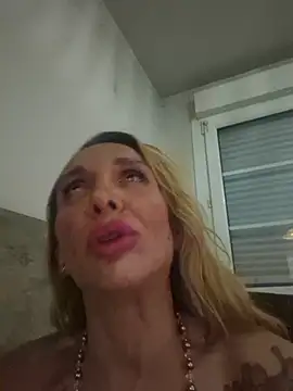ssndratrans live cam on StripChat