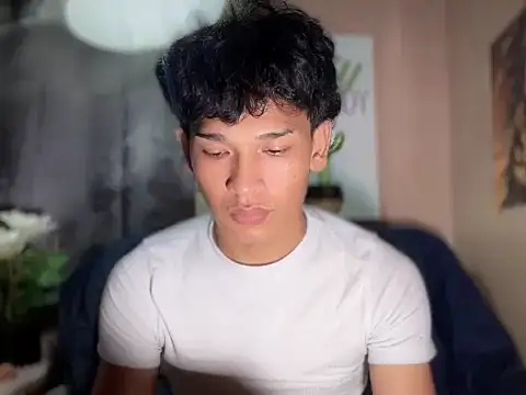 imjustasluttyintownx (M twink) - LOOKING FOR FUN AND LOVE!