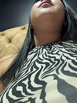 Kiitty_LS live cam on StripChat