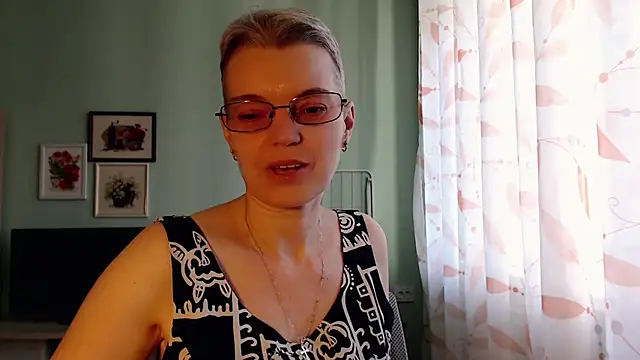 CutieErikaa live cam on StripChat