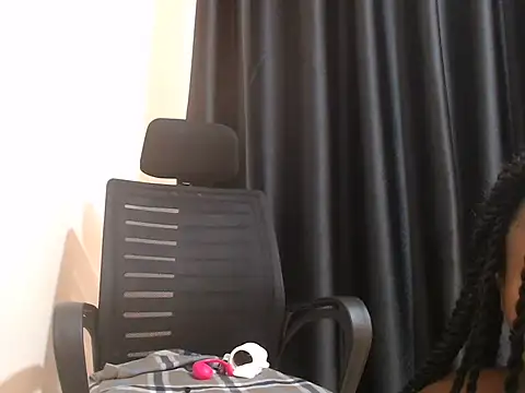 Petite_freakette live cam on StripChat