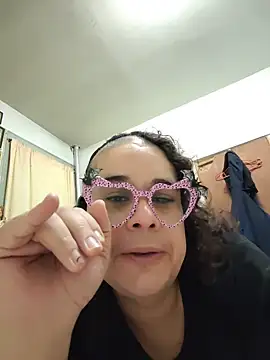 reganvalentine live cam on StripChat