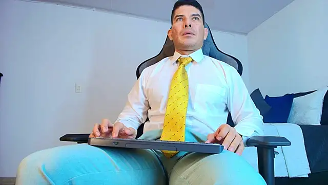 Andrewstelle_coleman live cam on StripChat