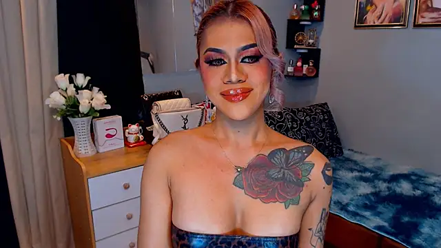 StellaStrong30 live cam on StripChat