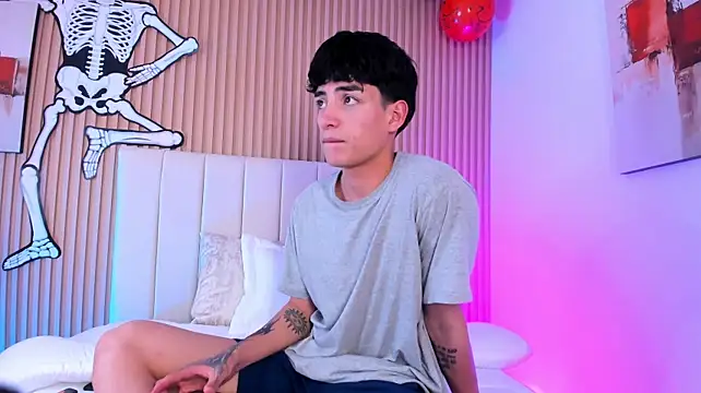 filiph_sterliing (M twink) - Rub my cock under my clothes