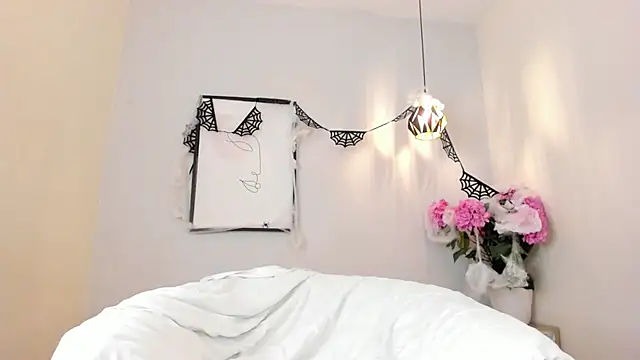 Liorene_ live cam on StripChat