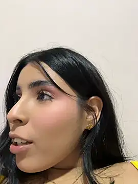LovelyEyess live cam on StripChat