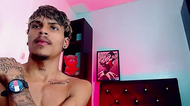angel_foxc13 (M twink) - happy happy Angel