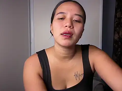 Its_mae69 live cam on StripChat