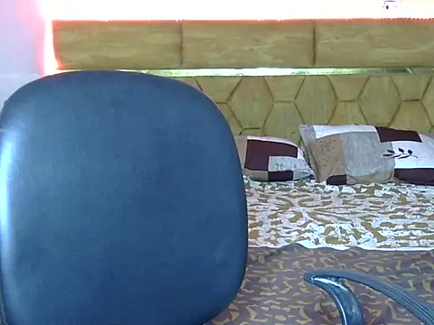 Nimrit_Kaur live cam on StripChat