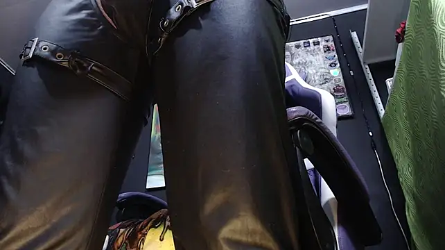 Dicaprioo_ live cam on StripChat