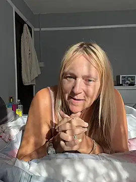 Blondnboujee53